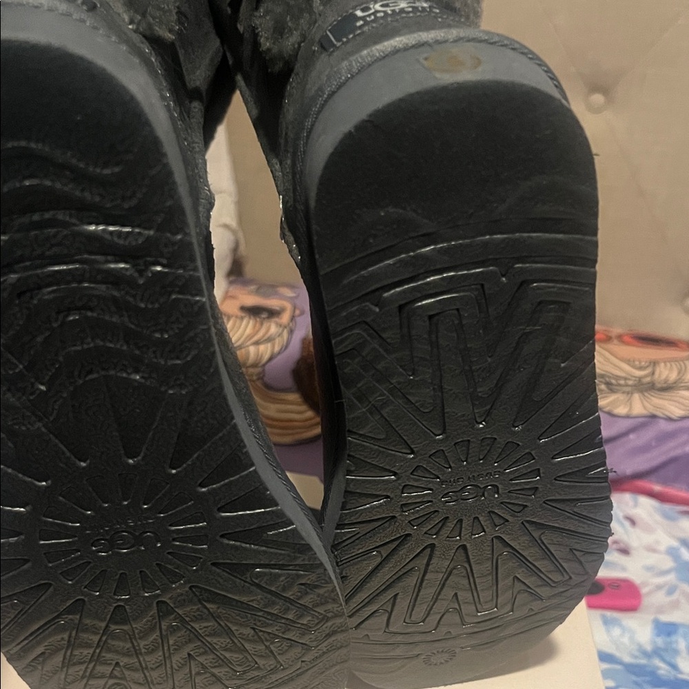 Black Fur-Lined Boots with Ribbon Detail - Picture 4 of 4